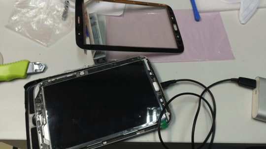 被拆解了的受損三星Galaxy Note 8.0平板電腦