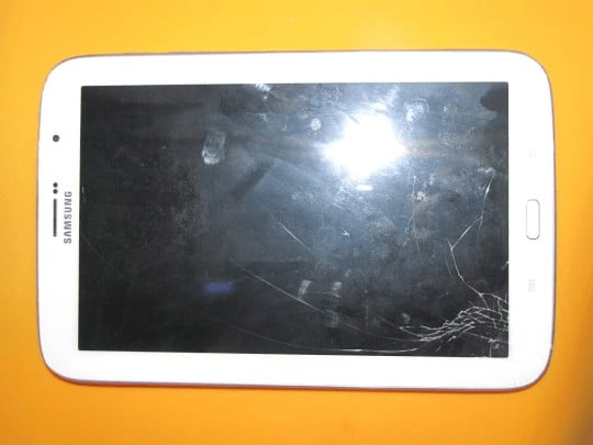 Samsung galaxy note 8.0 with broken screen glass